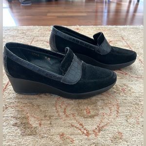 Donald Pliner wedge loafers